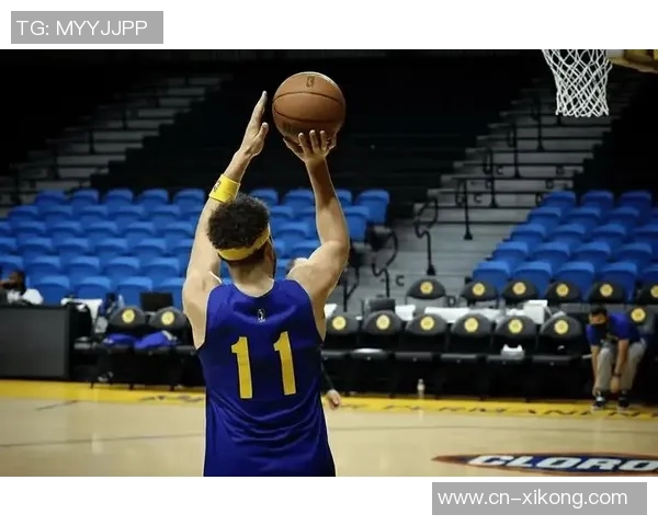 克莱空切未能命中半空篮引发争议疑似遭对手推搡不满摊手抗议